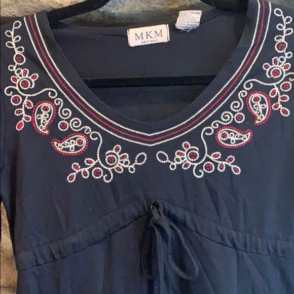 M.K.M Designs top size small - Picture 2 of 4